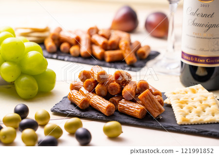Food Pairing Wine 121991852