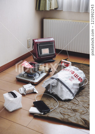 Evacuating from home (winter, no people) 121992243