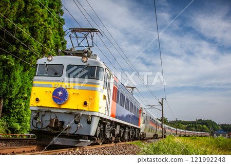 Sleeper express train Cassiopeia running between Kurodawara and Takaku Sleeper express train Cassiopeia running between Kurodawara and Takaku 121992248