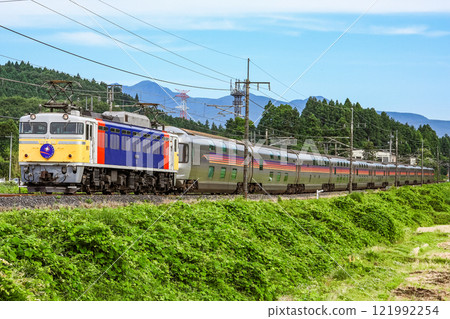 Sleeper express train Cassiopeia running between Kataoka and Kamasuzaka 121992254