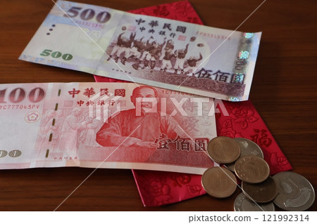 Taiwanese banknotes and coins 121992314