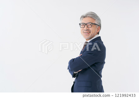 Portrait of a senior man in a suit 121992433