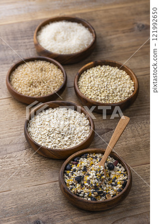 A set of 16-grain rice and other grains placed on a wooden table 121992650