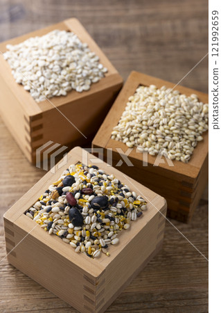 A set of 16 grain rice and other grains in a wooden box A set of 16 grain rice and other grains in a wooden box 121992659