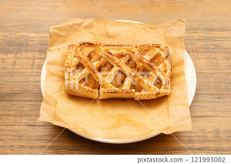 Hand made apple pie 121993002