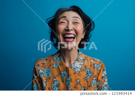 Portrait of a happy smiling senior woman 121993414