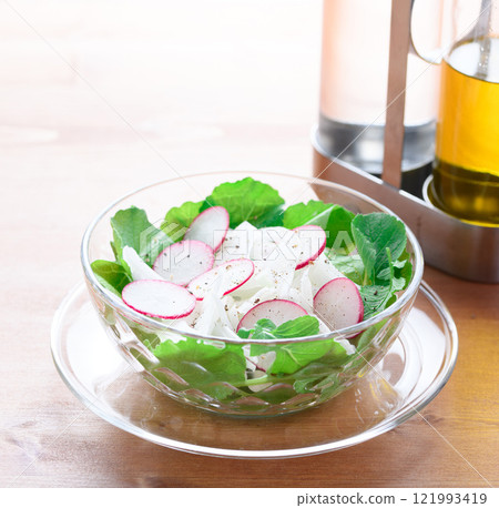 洋蔥蘿蔔沙拉 121993419