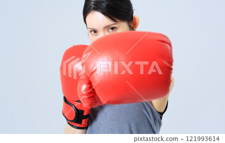 Image of a female boxer 121993614
