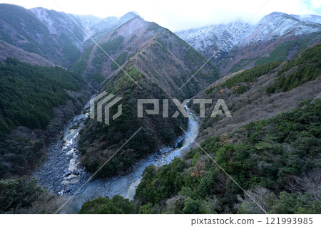 Hinoji Valley (Nishi-iya, Miyoshi City, Tokushima Prefecture, winter) 121993985