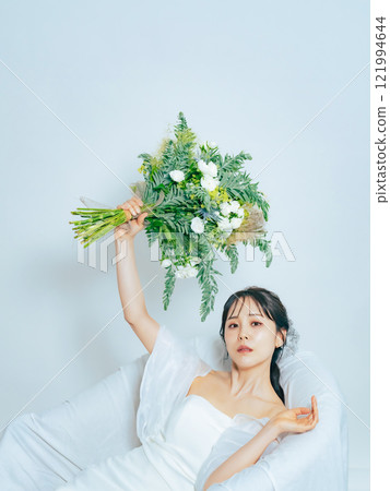Bride with a bouquet, bridal photo, wedding photo, pre-wedding photo Bride with a bouquet, bridal photo, wedding photo, pre-wedding photo 121994644