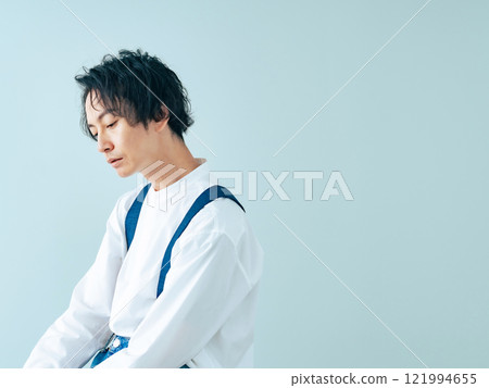 Men's portrait 121994655