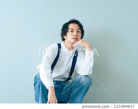 Men's portrait 121994657