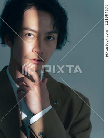 男人的肖像 121994679