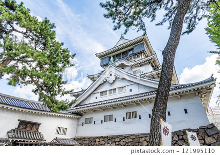 Kokura Castle on a clear day in Kita-ku, Kokura-ku, Kitakyushu, Fukuoka Prefecture 121995110