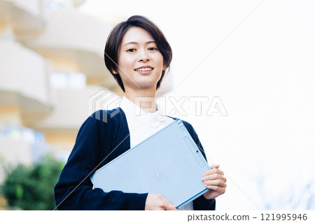 Female medical staff 121995946