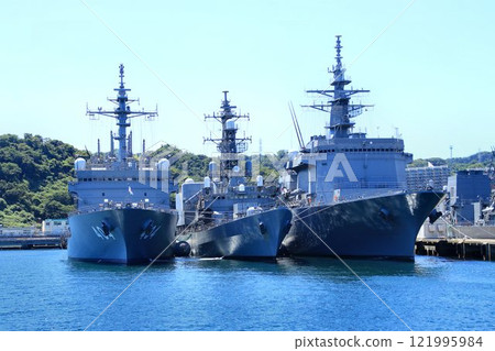 停泊在橫須賀...“護衛艦” 121995984