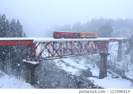 [秋田內陸縱貫鐵道]雪中的AN-8800～秋田又木～（秋田內陸線：莊內～茅草） 121996914