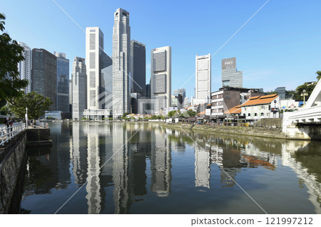 Panoramic view of the Financial District skyscrapers along the Singapore River.  121997212