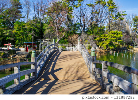 Ikezuki Bridge at Senzoku Pond, Ota Ward, Tokyo Ikezuki Bridge at Senzoku Pond, Ota Ward, Tokyo 121997282