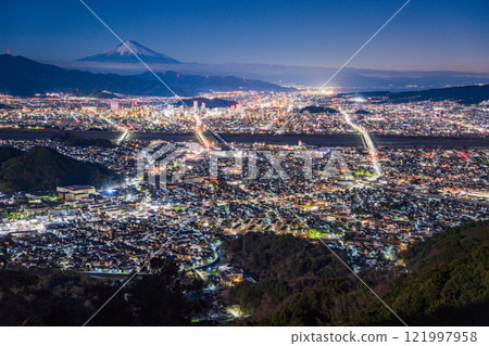 [靜岡縣] 黎明前靜岡路燈後面的富士山 121997958