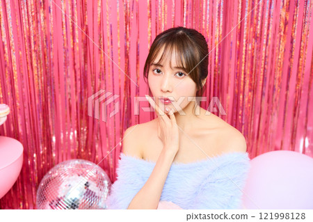 Fashion portrait of a young woman in a party room 121998128