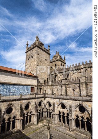 Porto Cathedral - Se do Porto, a Roman Catholic church located in the historical center of the city of Porto, Portugal 121998402