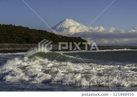 《美穗的松原》中的Waves和富士山 《美穗的松原》中的Waves和富士山 121998450