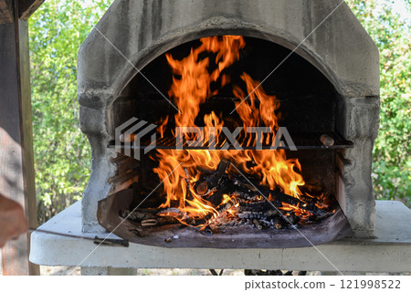 Barbecue grill with fire flames - Empty fire grid 121998522