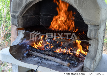 Barbecue grill with fire flames - Empty fire grid 121998532