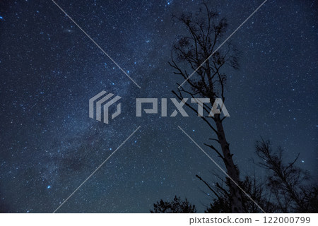 Starry sky in late autumn on the plateau Starry sky in late autumn on the plateau 122000799