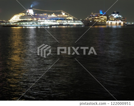 Kanagawa Prefecture, Night view of Osanbashi Pier and passenger ships, December Kanagawa Prefecture, Night view of Osanbashi Pier and passenger ships, December 122000951