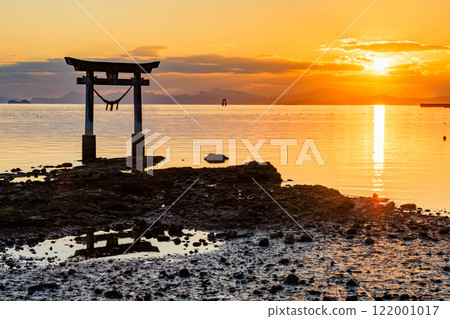 Torii gate and sunset at Nagao Tsurugi Shrine in winter, at low tide, Uki City, Kumamoto Prefecture 122001017