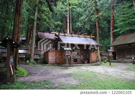 The oldest Shinmei-style shrine in Japan, enshrined in Nishina Forest… 122001105