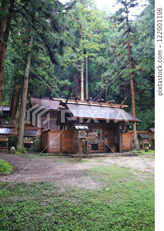 The oldest Shinmei-style shrine in Japan, enshrined in Nishina Forest… 122001106