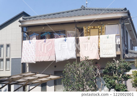 Balcony: Drying futons 122002001