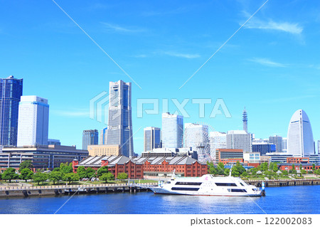 Scenery of Yokohama Red Brick Warehouse and Landmark Tower, Yokohama City, Kanagawa Prefecture 122002083