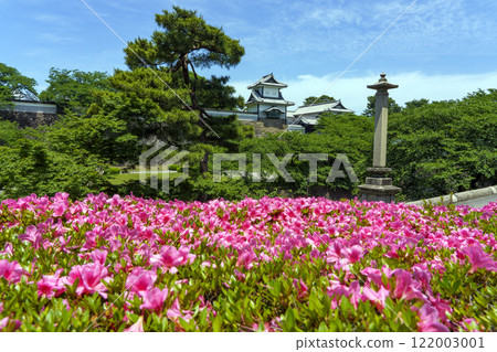 Kanazawa Castle and Ishikawamon Gate in early summer 122003001