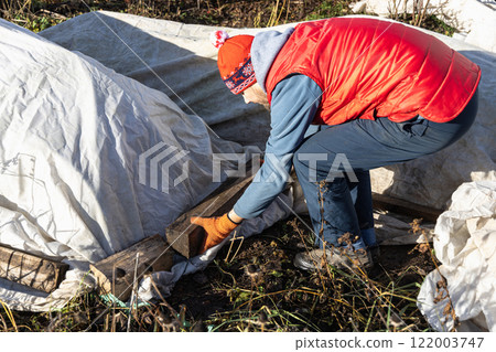 Winter Protection for Garden, winter shelter for garden plants, shelter rhododendrons Winter Protection for Garden, winter shelter for garden plants, shelter rhododendrons 122003747
