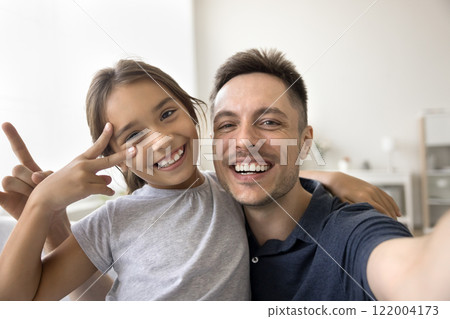 Close up portraits of smiling father and daughter taking selfie Close up portraits of smiling father and daughter taking selfie 122004173