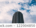 塔公寓和藍天 122004850