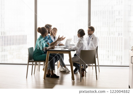 Five multiethnic medical workers take part in meeting Five multiethnic medical workers take part in meeting 122004882