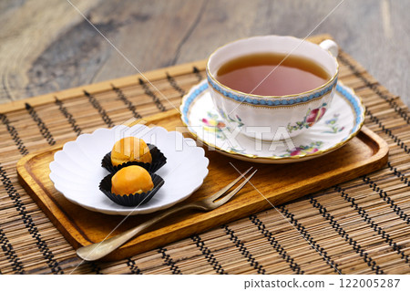 Indonesian traditional dessert nastaar (pineapple tart) and tea. 122005287