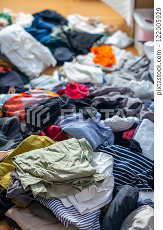 收拾東西、換衣服、收拾東西 收拾東西、換衣服、收拾東西 122005929