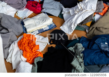Decluttering, changing clothes, tidying up Decluttering, changing clothes, tidying up 122005936
