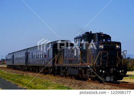 久大本線運行的由布院快速列車（DE10型+50係客車） 122006177