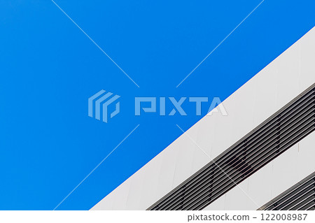 The exterior of the building is light gray with black solar metal blinds against a clear cloudless blue sky with an empty copy space. Design solutions for the design of the exterior of skyscrapers The exterior of the building is light gray with black solar metal blinds against a clear cloudless blue sky with an empty copy space. Design solutions for the design of the exterior of skyscrapers 122008987