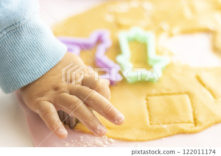 A child's hands cutting cookies (boy, 2 years old, Japanese, no face) 122011174