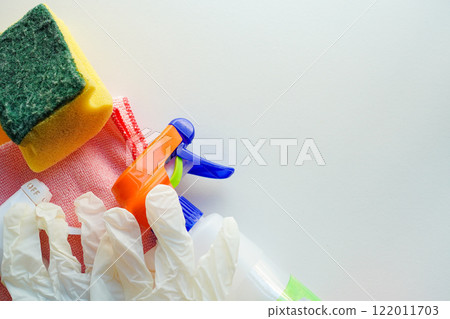 Image of cleaning, cleaning supplies, house cleaning, cleaning supplies such as sponges and sprays, copy 122011703