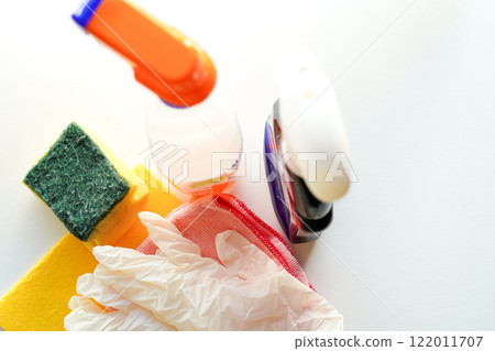 Image of cleaning, cleaning supplies, house cleaning, cleaning supplies such as sponges and sprays, copy 122011707