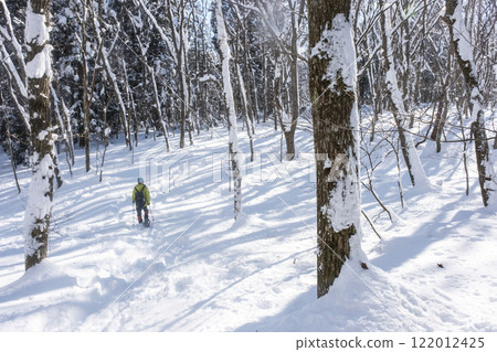 Image of snowshoe trekking (around Lake Onbara) 122012425